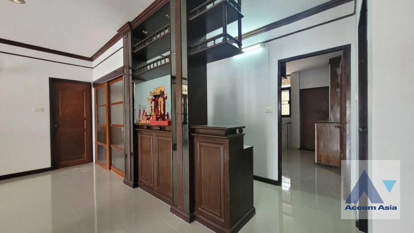 4  4 br House For Rent in Charoen Nakhon ,Bangkok BTS Krung Thon Buri AA44025