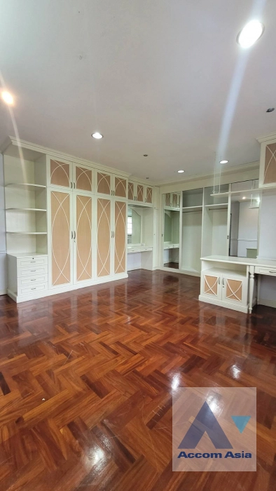 11  4 br House For Rent in Charoen Nakhon ,Bangkok BTS Krung Thon Buri AA44025