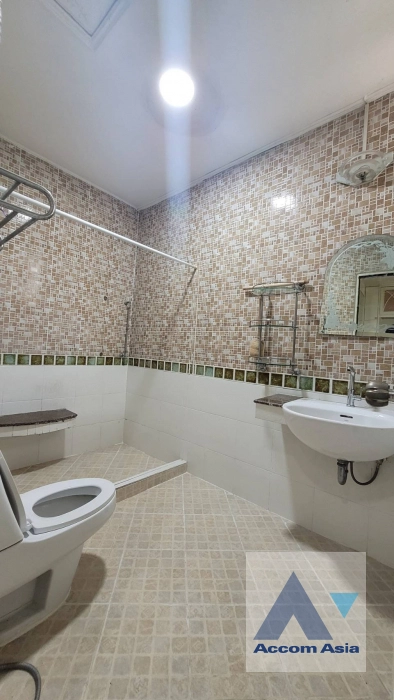 25  4 br House For Rent in Charoen Nakhon ,Bangkok BTS Krung Thon Buri AA44025