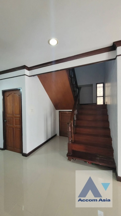 19  4 br House For Rent in Charoen Nakhon ,Bangkok BTS Krung Thon Buri AA44025