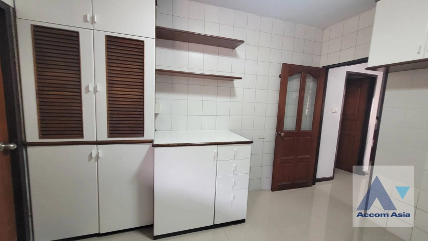 6  4 br House For Rent in Charoen Nakhon ,Bangkok BTS Krung Thon Buri AA44025