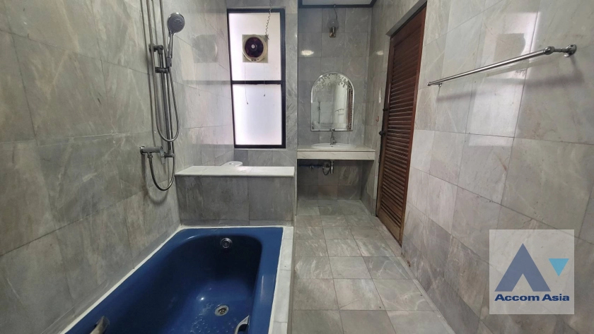 29  4 br House For Rent in Charoen Nakhon ,Bangkok BTS Krung Thon Buri AA44025