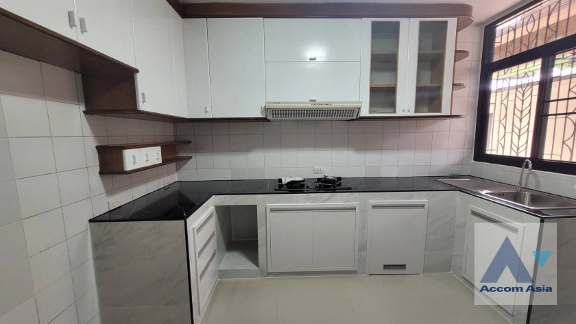 5  4 br House For Rent in Charoen Nakhon ,Bangkok BTS Krung Thon Buri AA44025