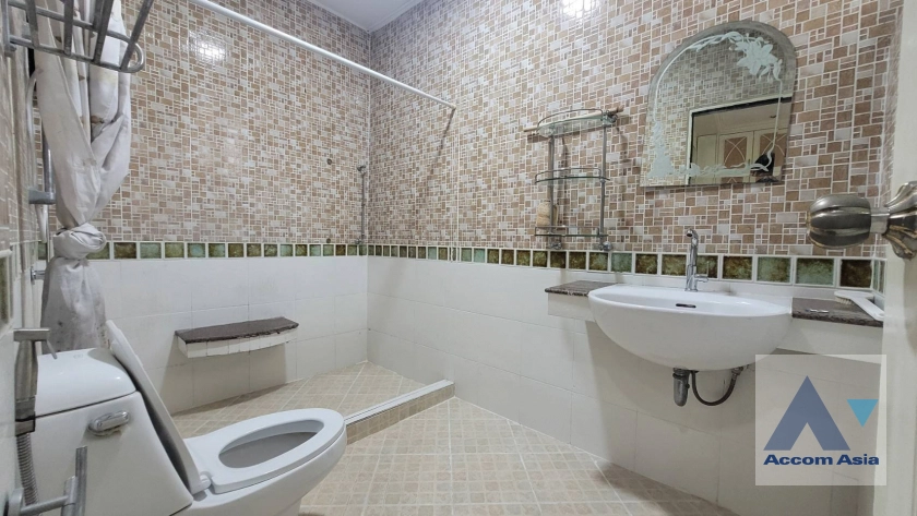 27  4 br House For Rent in Charoen Nakhon ,Bangkok BTS Krung Thon Buri AA44025