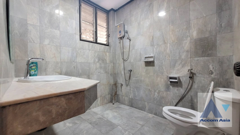 28  4 br House For Rent in Charoen Nakhon ,Bangkok BTS Krung Thon Buri AA44025