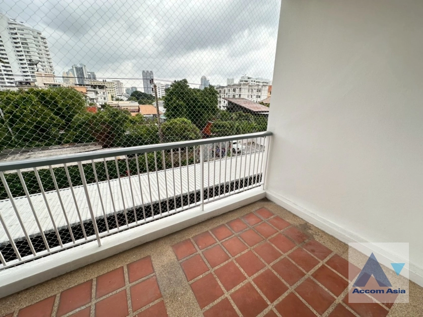 unit 4 Bedrooms  Apartment For Rent in Sathorn, Bangkok  near BTS Chong Nonsi - MRT Lumphini (AA44039)