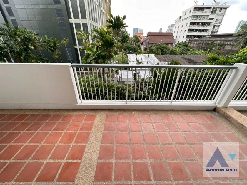 unit 4 Bedrooms  Apartment For Rent in Sathorn, Bangkok  near BTS Chong Nonsi - MRT Lumphini (AA44039)