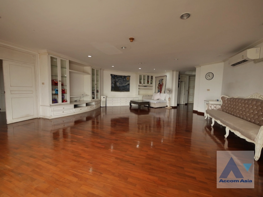 Big Balcony | Tridhos City Marina Condominium  3 Bedroom for Sale BTS Saphan Taksin in Charoennakhon Bangkok