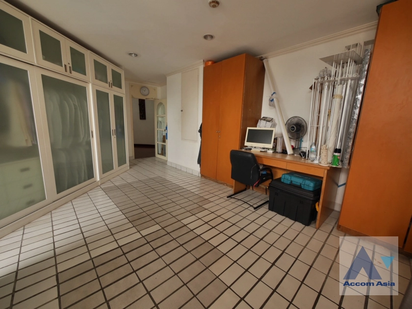 unitBig Balcony |  3 Bedrooms  Condominium For Sale in Charoen Nakhon, Bangkok  near BTS Saphan Taksin (AA44044)