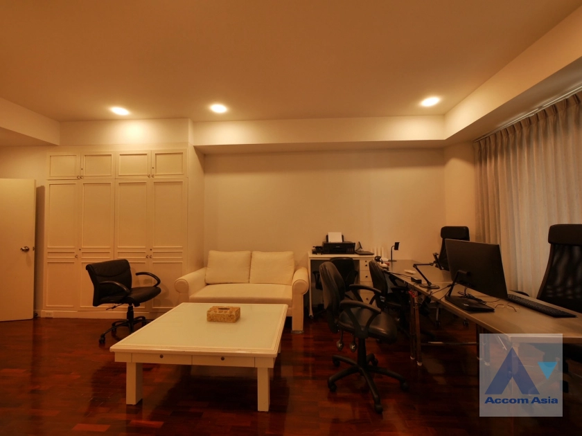 unit 3 Bedrooms  Condominium For Sale in Charoen Nakhon, Bangkok  near BTS Saphan Taksin (AA44045)