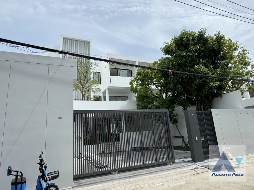  1  4 br House For Rent in Lat Phrao ,Bangkok  AA44047