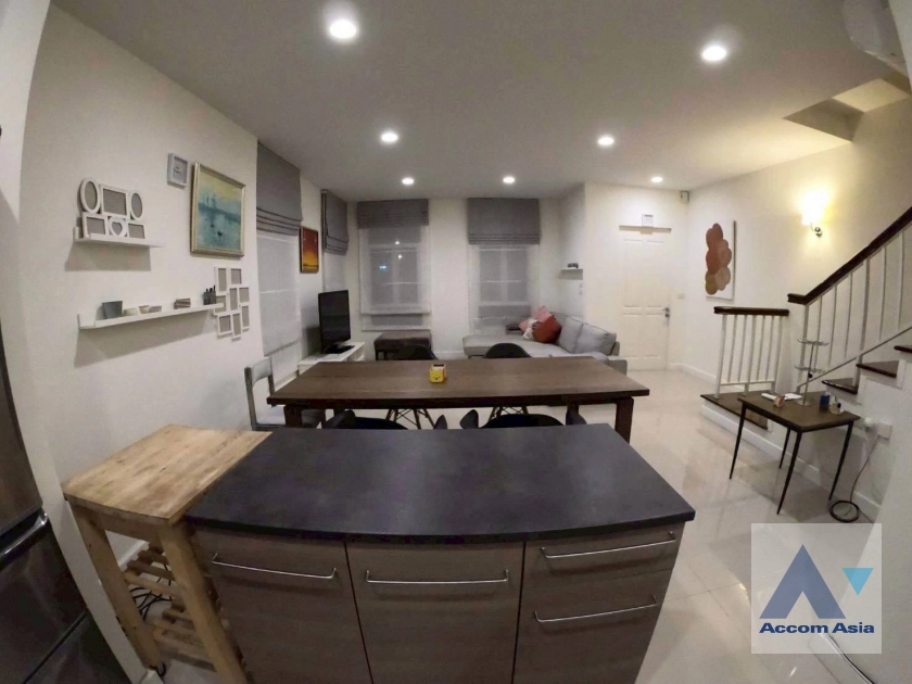 unit 4 Bedrooms  Townhouse For Rent in Sukhumvit, Bangkok  near BTS On Nut (AA44067)