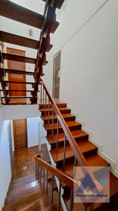 10  5 br Townhouse For Rent in Sukhumvit ,Bangkok BTS Ekkamai AA44069