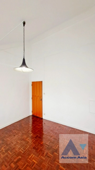 15  5 br Townhouse For Rent in Sukhumvit ,Bangkok BTS Ekkamai AA44069