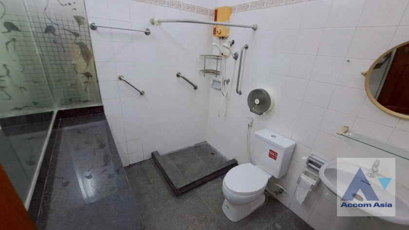 19  5 br Townhouse For Rent in Sukhumvit ,Bangkok BTS Ekkamai AA44069