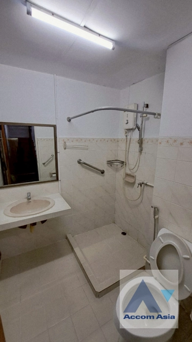 20  5 br Townhouse For Rent in Sukhumvit ,Bangkok BTS Ekkamai AA44069