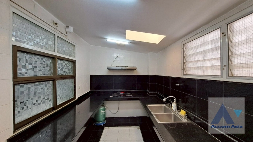 9  5 br Townhouse For Rent in Sukhumvit ,Bangkok BTS Ekkamai AA44069