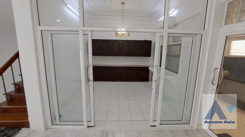 5  5 br Townhouse For Rent in Sukhumvit ,Bangkok BTS Ekkamai AA44069