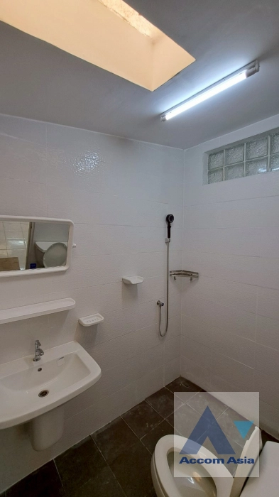 21  5 br Townhouse For Rent in Sukhumvit ,Bangkok BTS Ekkamai AA44069