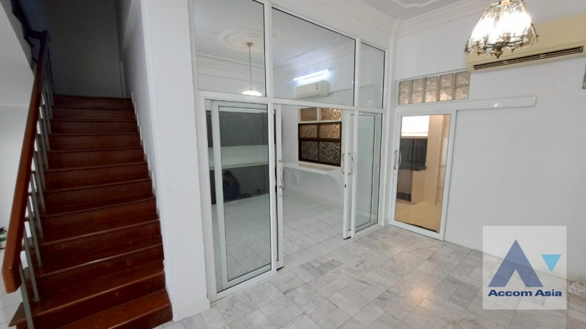  1  5 br Townhouse For Rent in Sukhumvit ,Bangkok BTS Ekkamai AA44069