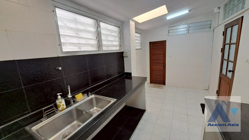 8  5 br Townhouse For Rent in Sukhumvit ,Bangkok BTS Ekkamai AA44069