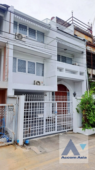  2  5 br Townhouse For Rent in Sukhumvit ,Bangkok BTS Ekkamai AA44069