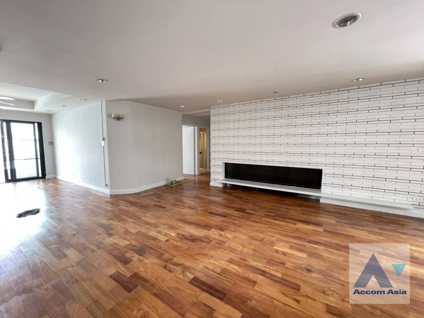 unit 3 Bedrooms  Apartment For Rent & Sale in Sukhumvit, Bangkok  near BTS Asok - MRT Sukhumvit (AA44076)