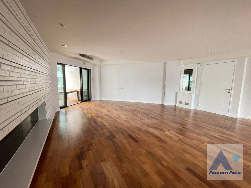 unit 3 Bedrooms  Apartment For Rent & Sale in Sukhumvit, Bangkok  near BTS Asok - MRT Sukhumvit (AA44076)