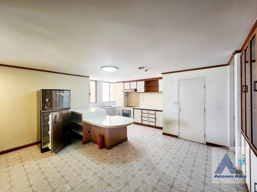 unit 4 Bedrooms  Condominium For Rent & Sale in Sukhumvit, Bangkok  near BTS Ekkamai (AA44079)