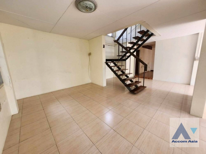 4  3 br House for rent and sale in Sukhumvit ,Bangkok BTS Bang Chak AA44082