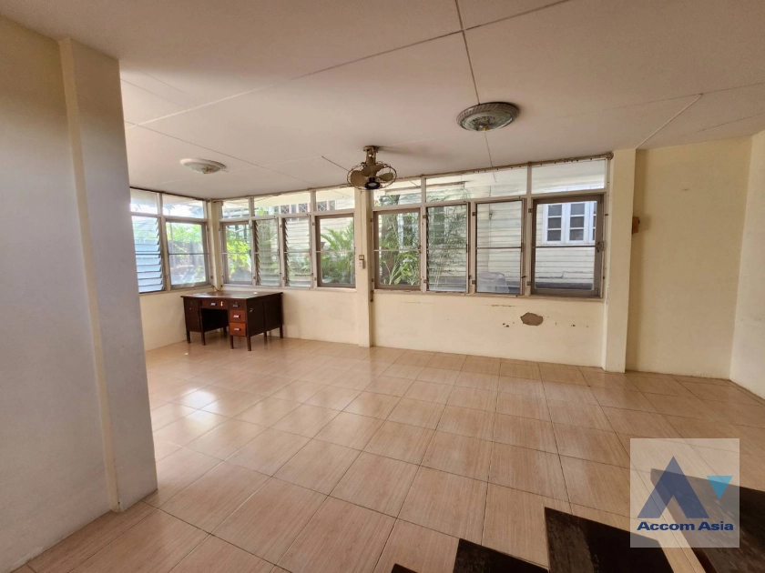 5  3 br House for rent and sale in Sukhumvit ,Bangkok BTS Bang Chak AA44082