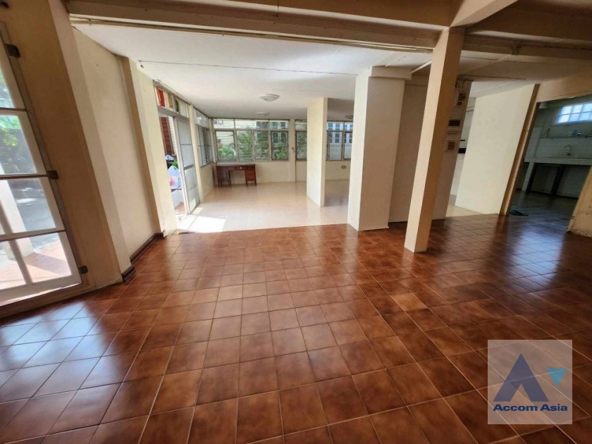 unit 3 Bedrooms  House For Rent & Sale in Sukhumvit, Bangkok  near BTS Bang Chak (AA44082)