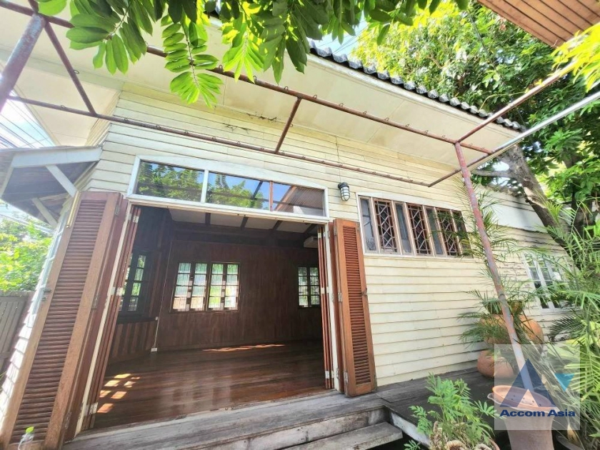 7  3 br House for rent and sale in Sukhumvit ,Bangkok BTS Bang Chak AA44082