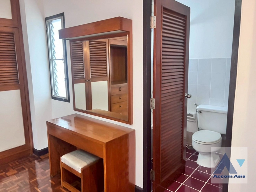 11  3 br Apartment for rent and sale in Sukhumvit ,Bangkok BTS Thong Lo at Greenery garden and privacy AA44083