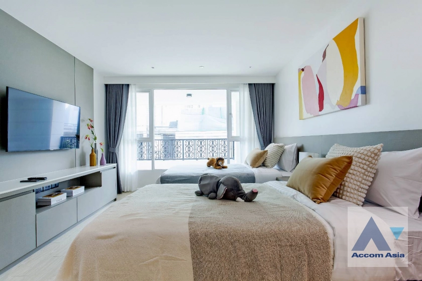 12  2 br Apartment for rent and sale in Sukhumvit ,Bangkok BTS Ekkamai at New Modern Classic Apartment, Near Main Street AA44084