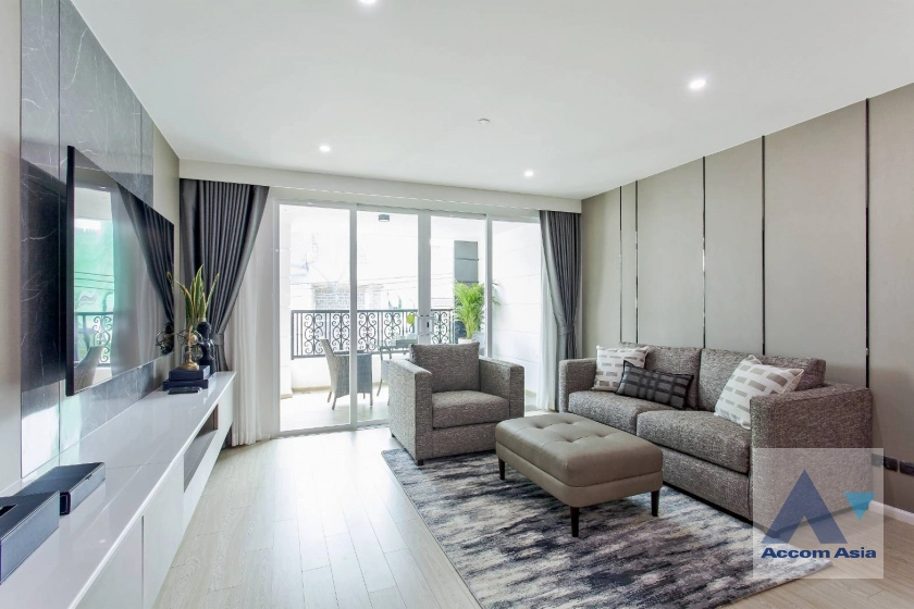 Pet friendly |  New Modern Classic Apartment, Near Main Street Apartment  2 Bedroom for Sale & Rent BTS Ekkamai in Sukhumvit Bangkok