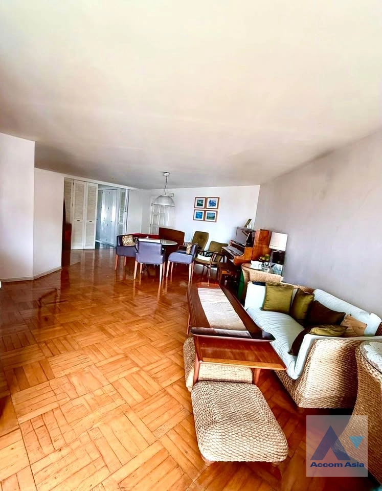 unit 4 Bedrooms  Condominium For Sale in Sathorn, Bangkok  near BRT Thanon Chan (AA44085)