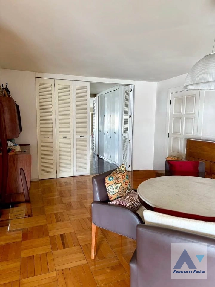 unit 4 Bedrooms  Condominium For Sale in Sathorn, Bangkok  near BRT Thanon Chan (AA44085)