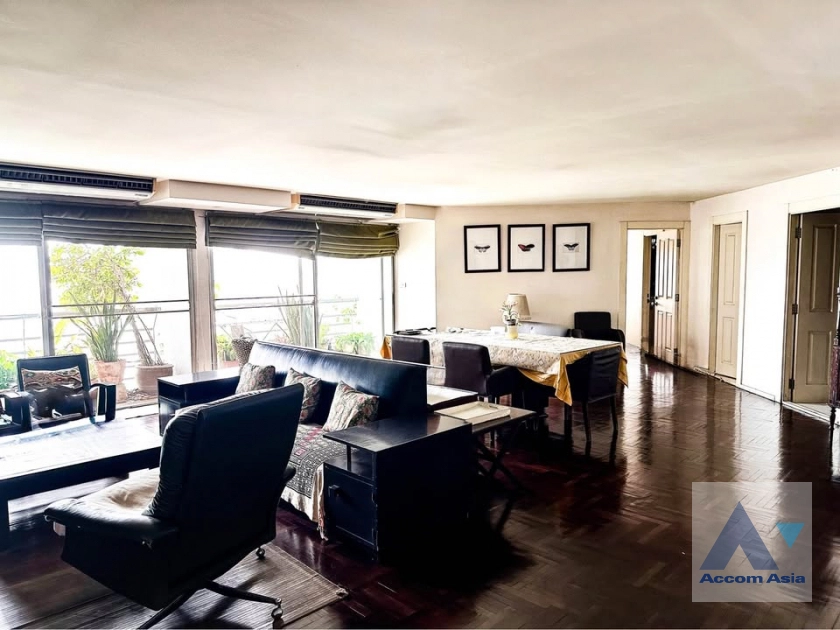 unit 4 Bedrooms  Condominium For Sale in Sathorn, Bangkok  near BRT Thanon Chan (AA44085)