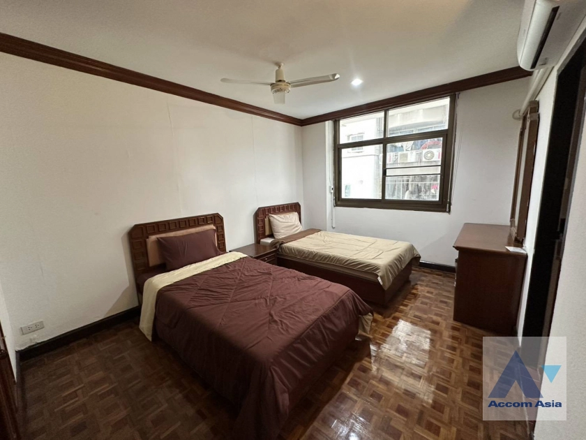 6  3 br Apartment for rent and sale in Sukhumvit ,Bangkok BTS Nana at Low rise and Peaceful AA44087