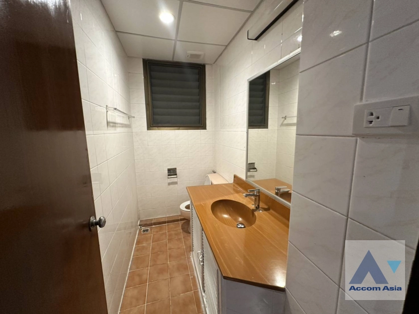 9  3 br Apartment for rent and sale in Sukhumvit ,Bangkok BTS Nana at Low rise and Peaceful AA44087