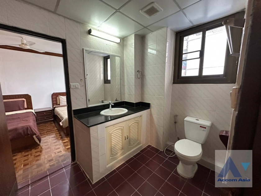 8  3 br Apartment for rent and sale in Sukhumvit ,Bangkok BTS Nana at Low rise and Peaceful AA44087