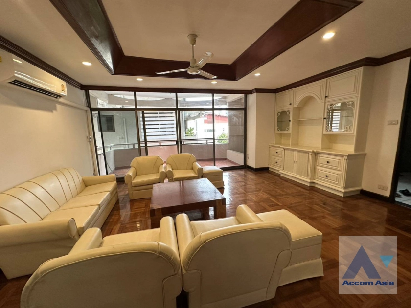 4  3 br Apartment for rent and sale in Sukhumvit ,Bangkok BTS Nana at Low rise and Peaceful AA44087