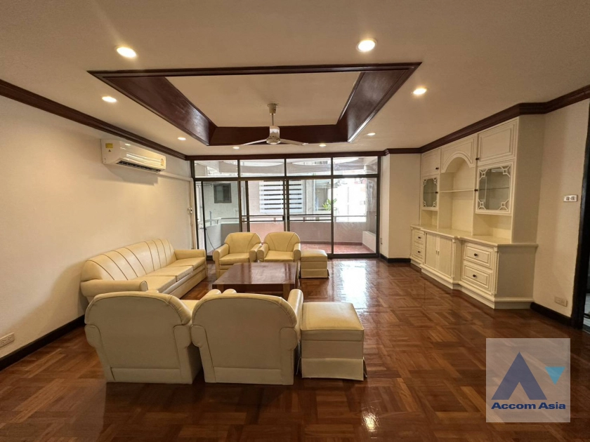  Low rise and Peaceful Apartment  3 Bedroom for Sale & Rent BTS Nana in Sukhumvit Bangkok