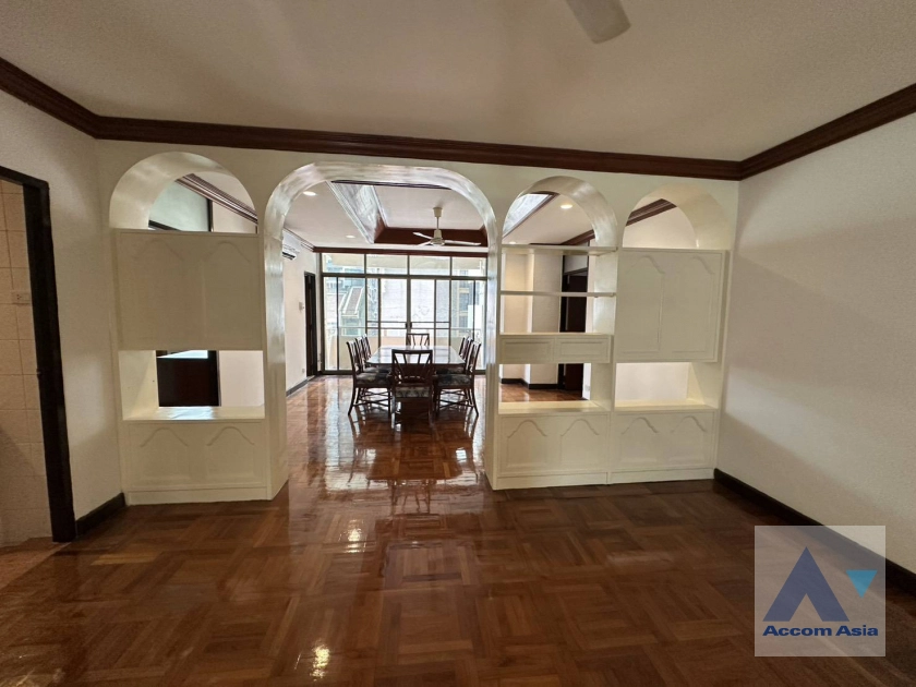 unit 3 Bedrooms  Apartment For Rent & Sale in Sukhumvit, Bangkok  near BTS Nana (AA44087)