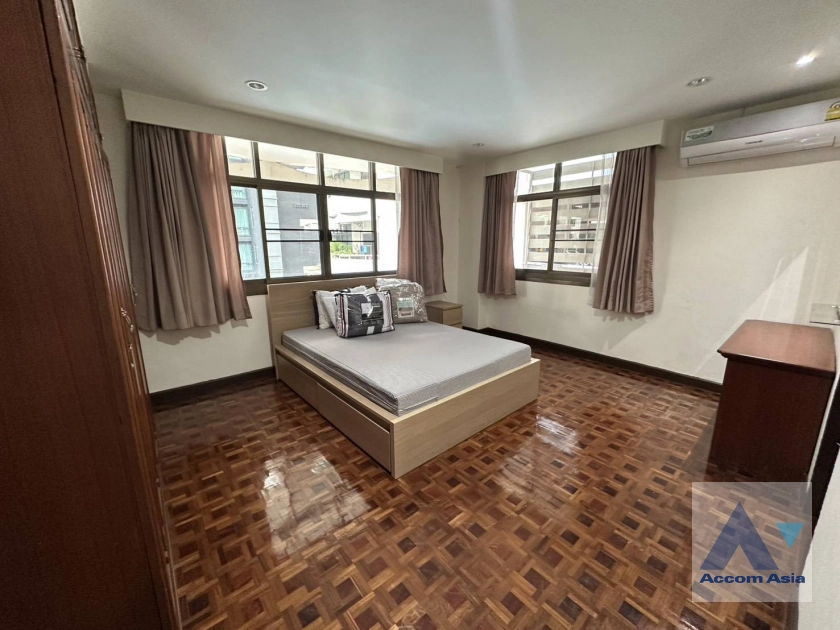 5  4 br Apartment For Rent in Sukhumvit ,Bangkok BTS Nana at Low rise and Peaceful AA44088