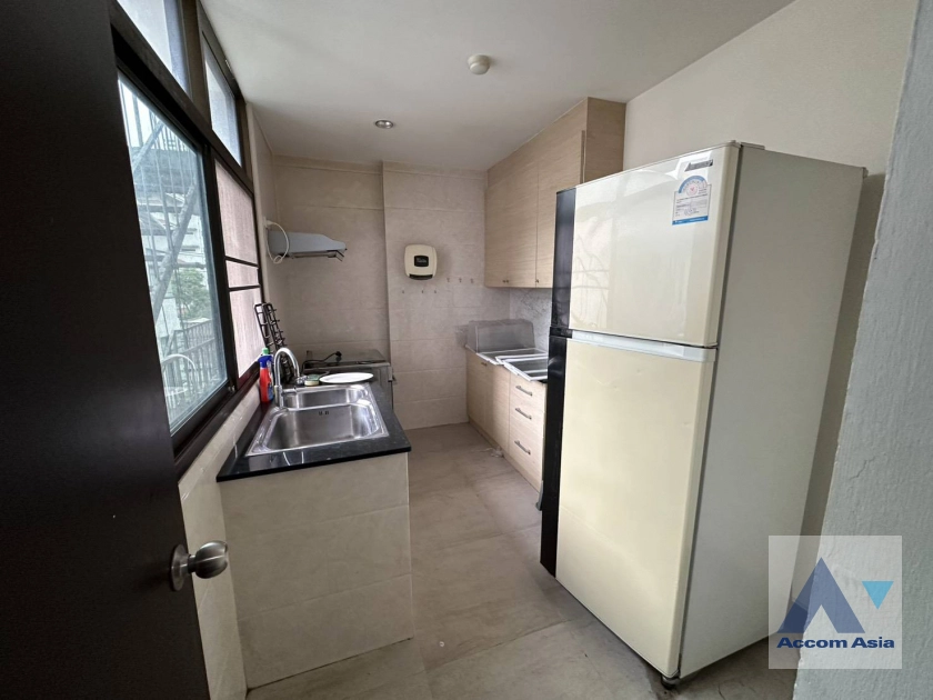 unit 4 Bedrooms  Apartment For Rent in Sukhumvit, Bangkok  near BTS Nana (AA44088)