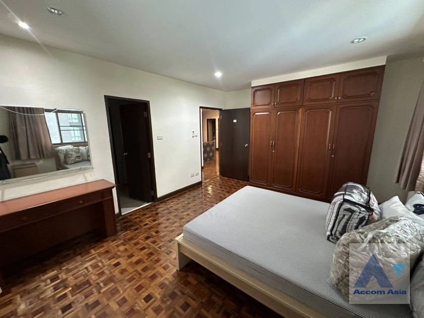 8  4 br Apartment For Rent in Sukhumvit ,Bangkok BTS Nana at Low rise and Peaceful AA44088