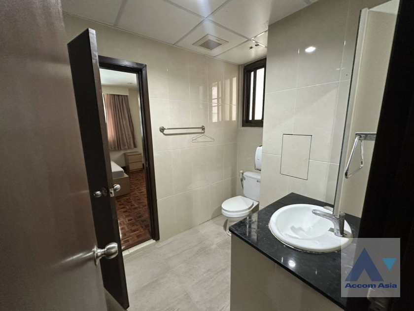 12  4 br Apartment For Rent in Sukhumvit ,Bangkok BTS Nana at Low rise and Peaceful AA44088