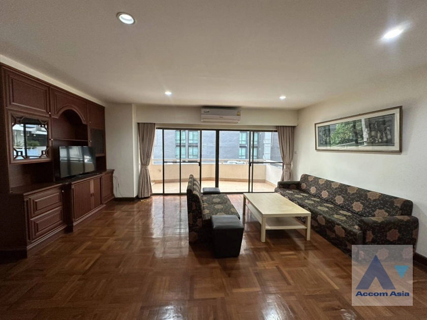 unit 4 Bedrooms  Apartment For Rent in Sukhumvit, Bangkok  near BTS Nana (AA44088)